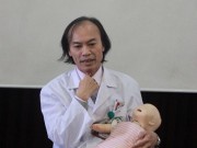 Sức khỏe - Chuyên gia hướng dẫn cách sơ cứu trẻ bị hóc thạch, hạt hướng dương ngày Tết