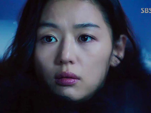Huyền thoại biển xanh tập 18: Jeon Ji Hyun xả thân đỡ đạn thay Lee Min Ho