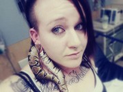 Tin tức - Tai nạn khó tin: Con trăn chui vào lỗ xỏ khuyên tai người phụ nữ