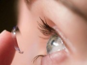 Sức khỏe - Những điều sau "cứu" đôi mắt bạn khi đeo kính áp tròng