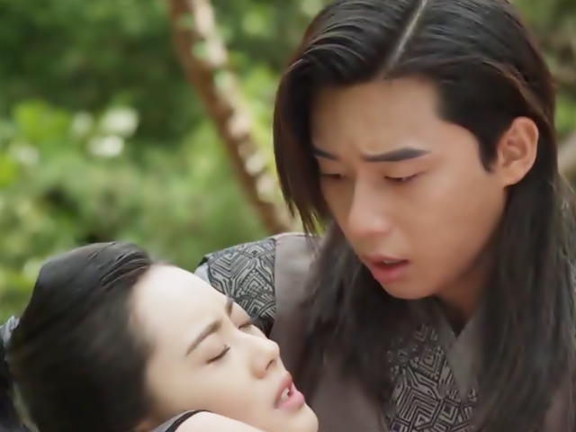 Hwarang tập 18: Cùng một ngày, Park Seo Joon phải đối mặt với 2 bi kịch lớn nhất đời