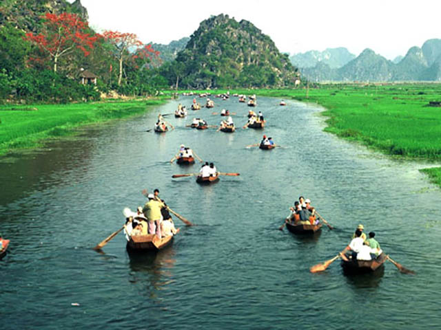 Những điểm du lịch tâm linh "hot nhất vịnh Bắc Bộ", cứ đầu xuân là nô nức người đến