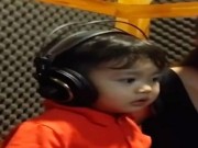 Clip Eva - Video: Con trai Khánh Thi ê a hát bè cùng mẹ trong phòng thu