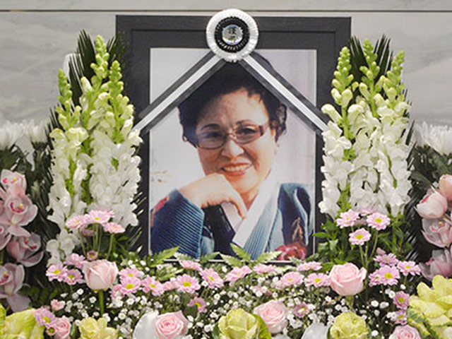 Toàn cảnh đám tang "người bà quốc dân" Kim Ji Young