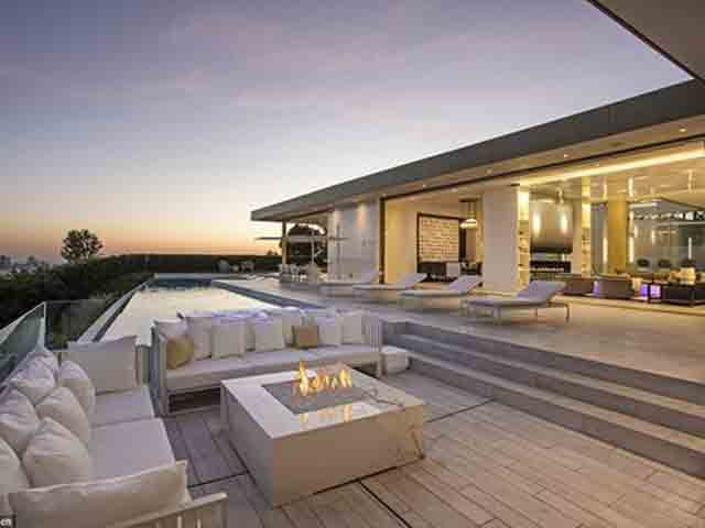 Biệt thự giá 100 triệu đô kèm siêu xe dát vàng