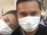 Giải trí - Sao Việt 24h qua: Vợ chồng Tú Dưa vẫn tình cảm bên nhau khi đi khám bệnh