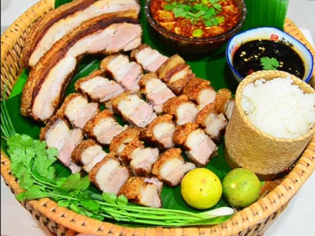 Thịt ba chỉ quay bì giòn kiểu Thái này mới ngon