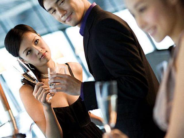 Chiêu "độc" của người vợ có chồng thích "trăng hoa"