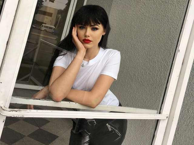 Chân ngắn, eo to mà muốn chụp ảnh thả thính, lừa tình hãy thử 8 kiểu tạo dáng này