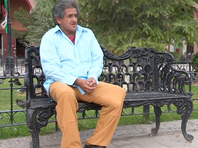 Cuộc sống không thể bình thường của người đàn ông có "cậu nhỏ" dài chạm đầu gối