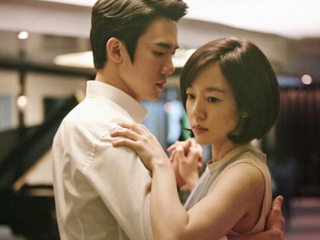 Thấy chồng vui vẻ với thư kí trên xe hơi, vợ đã làm điều này khiến chồng chết sững
