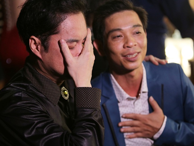 Ngọc Sơn bật khóc bên cạnh thí sinh từng đạp xe hơn 300km đến thăm mình