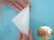 Làm mẹ - Lấy sạch gỉ mũi cho trẻ sơ sinh không đau, nhanh gọn chỉ bằng một chiếc khăn giấy
