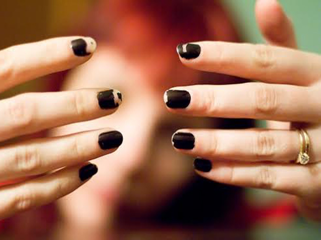 Cứ giữ những thói quen như này, đừng trách tại sao móng tay ngày càng khô, gãy không lý do