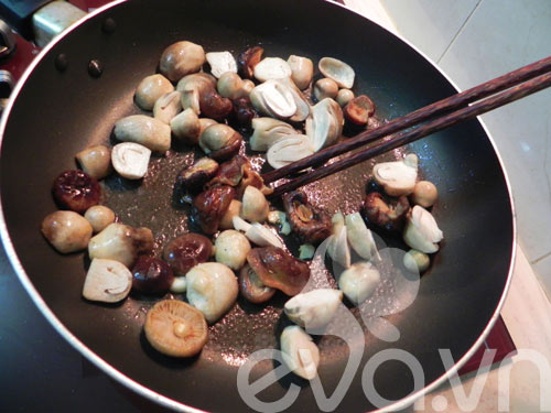 Đổi món với lòng gà xào nấm - 5