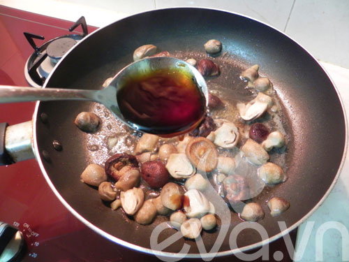 Đổi món với lòng gà xào nấm - 6