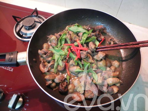 Đổi món với lòng gà xào nấm - 8