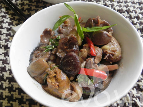 Đổi món với lòng gà xào nấm - 9