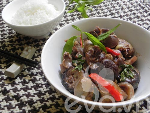 Đổi món với lòng gà xào nấm - 10
