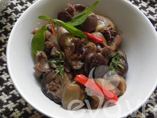 Đổi món với lòng gà xào nấm - 11