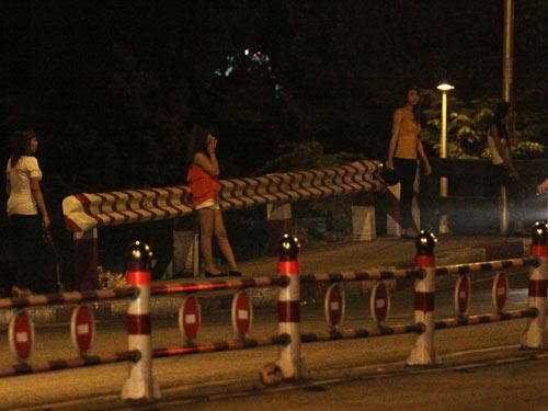 Mại dâm: Càng cấm, càng nở rộ - 1
