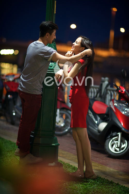 Bắt gặp quot;giai lạquot; vuốt tóc Diễm Hương - 6