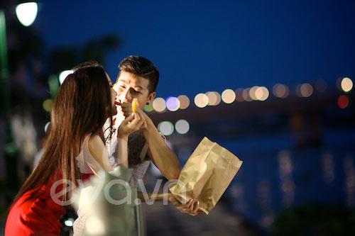 Bắt gặp quot;giai lạquot; vuốt tóc Diễm Hương - 8