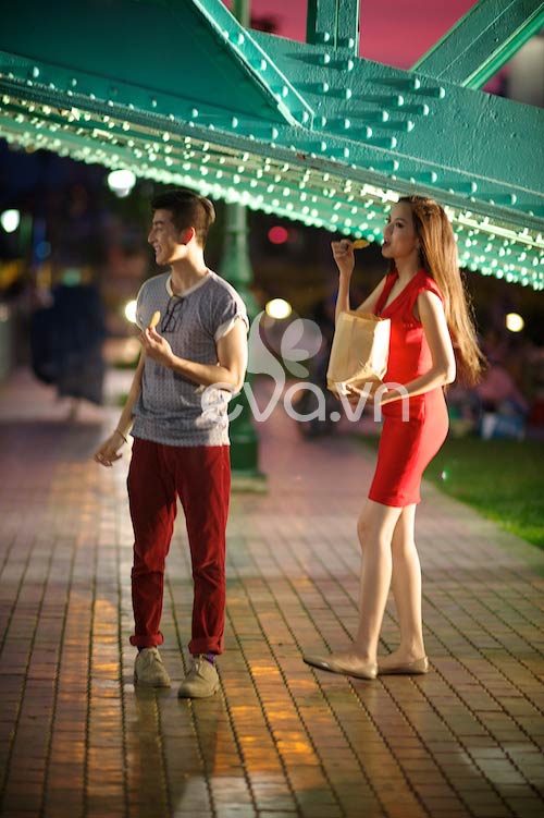 Bắt gặp quot;giai lạquot; vuốt tóc Diễm Hương - 1