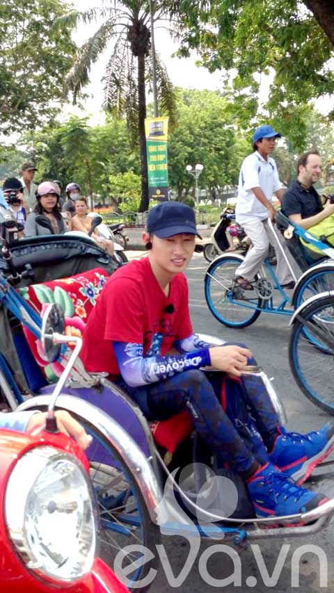 Cận cảnh quot;trai đẹp Sujuquot; tại VN - 4