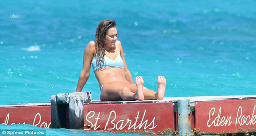 Jessica Alba - quot;Gái 2 conquot; đẹp bất ngờ - 13