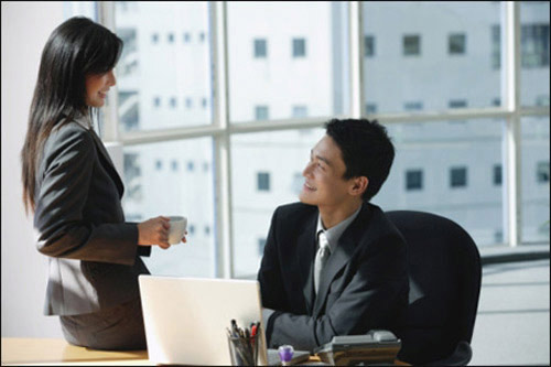 Bị “đì” vì biết sếp léng phéng với gái công ty - 1