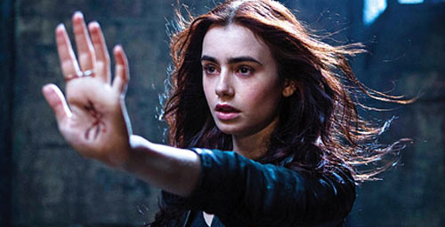 Cuốn vào thế giới phép trong trailer ma quái - 2