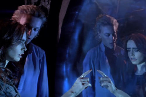 Cuốn vào thế giới phép trong trailer ma quái - 4