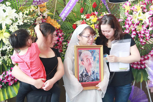 Bạn già tiễn Hồ Kiểng về cõi thiên thu - 11