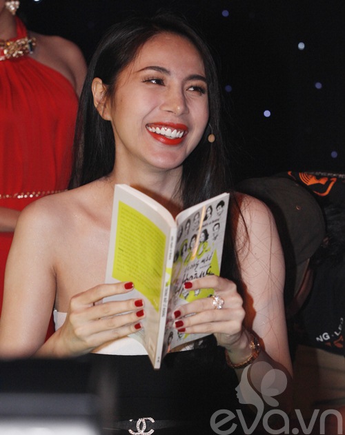 Thủy Tiên lái xế 4 tỷ đi làm giám khảo - 8