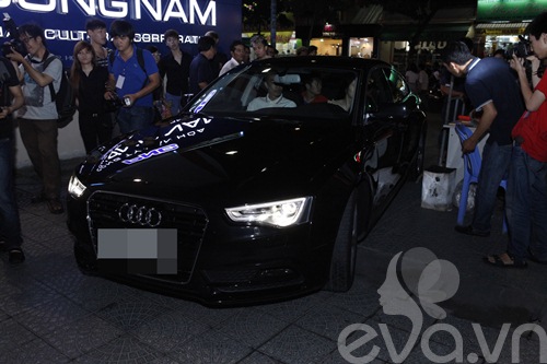 Thủy Tiên lái xế 4 tỷ đi làm giám khảo - 1