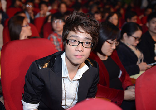 Bị đình chỉ, Bùi Anh Tuấn vẫn dự BHYT - 2