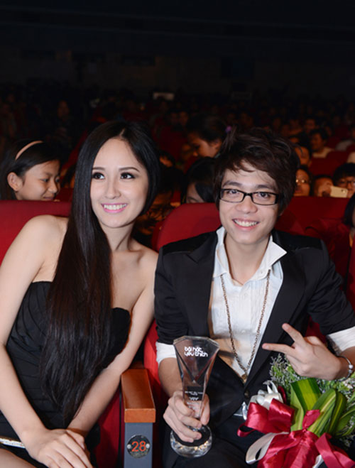 Bị đình chỉ, Bùi Anh Tuấn vẫn dự BHYT - 3