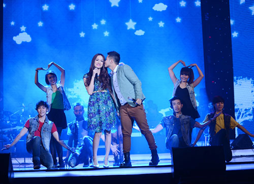 Bị đình chỉ, Bùi Anh Tuấn vẫn dự BHYT - 15