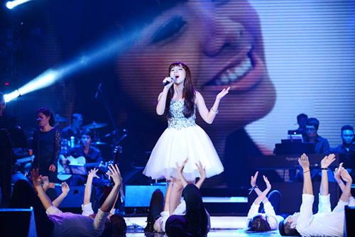 Bị đình chỉ, Bùi Anh Tuấn vẫn dự BHYT - 8