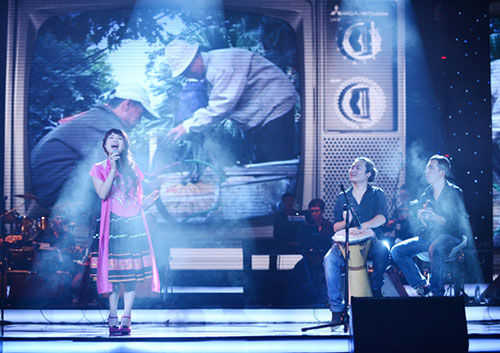 Bị đình chỉ, Bùi Anh Tuấn vẫn dự BHYT - 9