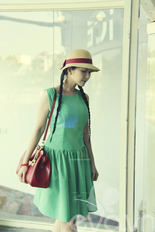 Kim Hiền tự tin khoe quot;xế hộpquot; mui trần - 4