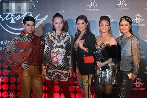 Gu thời trang xa xỉ của mẹ chồng Hà Tăng - 2