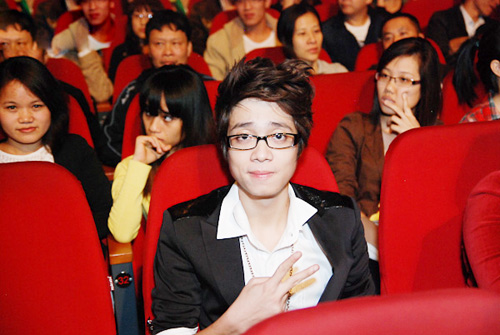 Bùi Anh Tuấn bị đình chỉ vì bị... mượn quần - 1