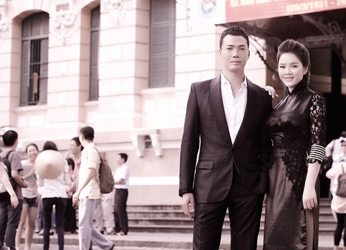 Lý Nhã Kỳ và quot;người tìnhquot; khoe dáng tại Sài Gòn - 12