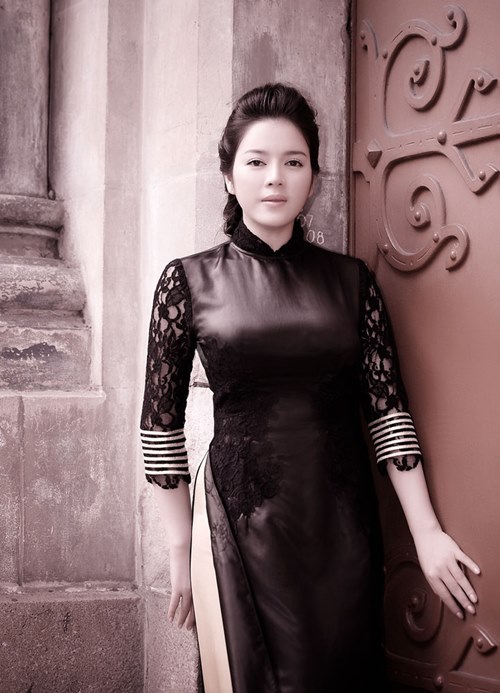 Lý Nhã Kỳ và quot;người tìnhquot; khoe dáng tại Sài Gòn - 7