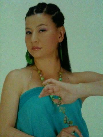 Hồ Ngọc Hà khác lạ với áo bà ba - 7