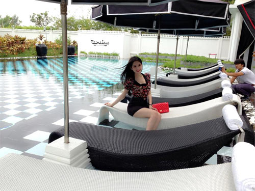 Ngân Khánh, Tuấn Hưng tay trong tay đi ăn - 12