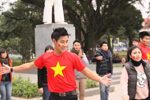 GS Xoay tranh thủ đóng phim sau khi cưới vợ - 8
