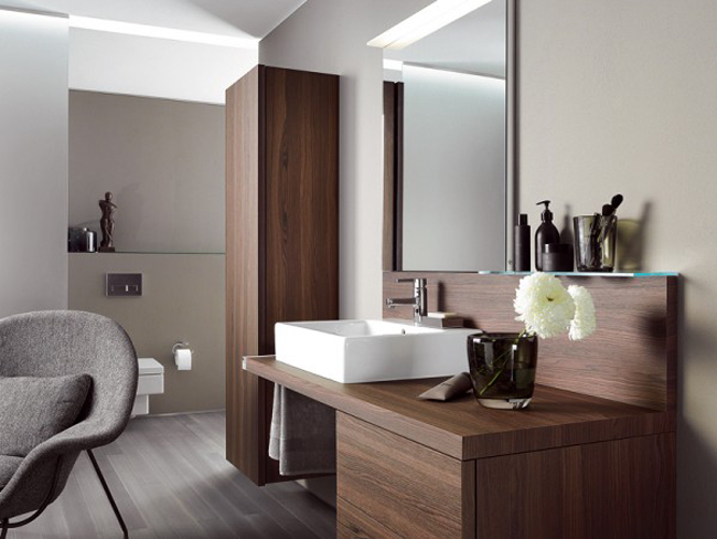 Nếu bạn chẳng thích sự sáng lóa của kim loại hay vẻ hiện đại của kính, thì phòng tắm nội thất gỗ mộc mạc nhưng tinh tế này cũng là sự lựa chọn tuyệt vời cho năm 2013.